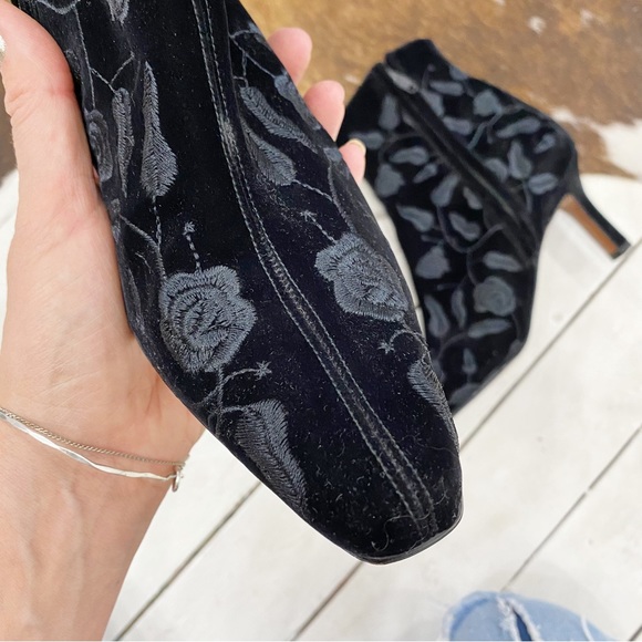 LK Bennett black floral velvet embroidered booties. Size 8. - Picture 4 of 8